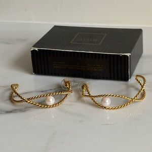 Vintage Avon Figure 8 Gold Rope Hoop 2" Earrings w/ Floating Pearl Accent NIB